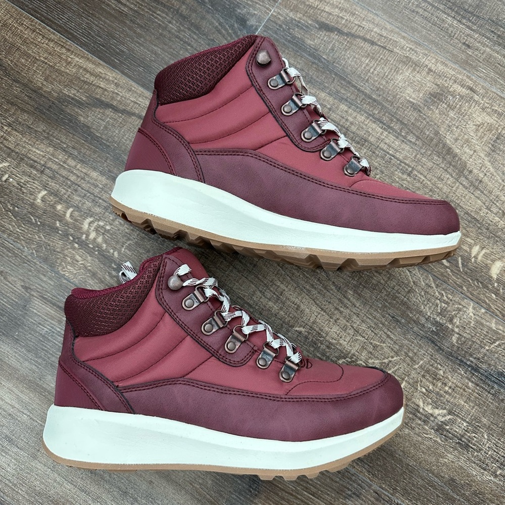 Universal Thread Burgundy Athletic Shoes